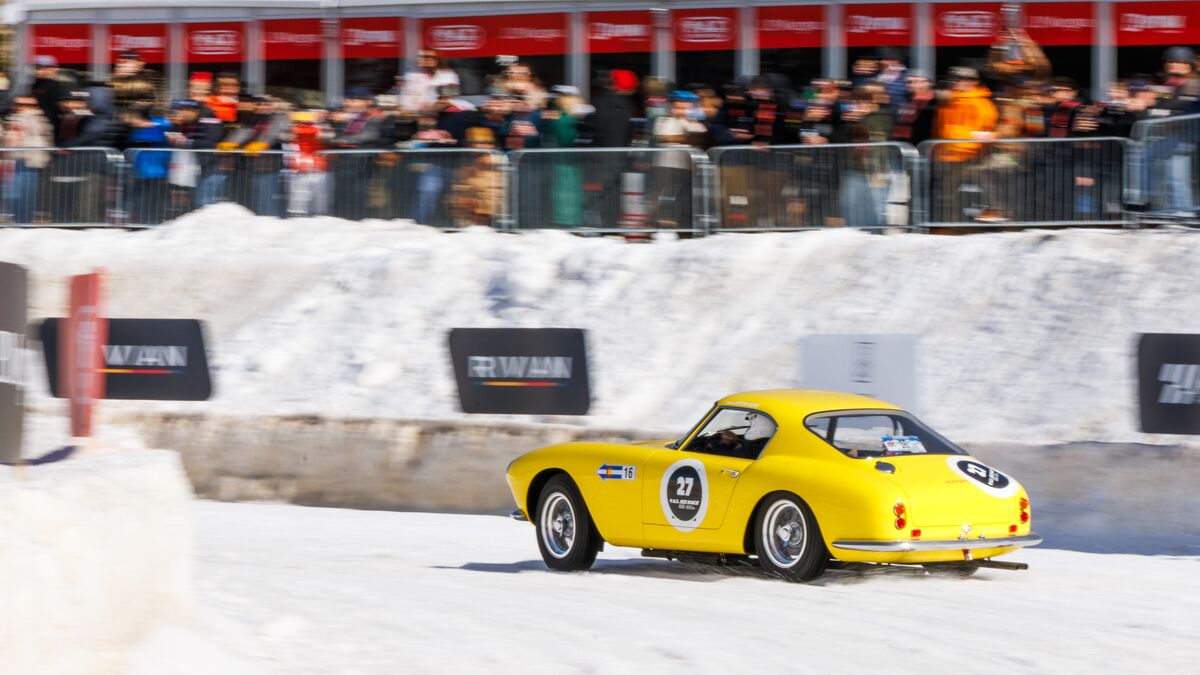 Die meisten Menschen vermeiden es, im Schnee Auto zu fahren ...