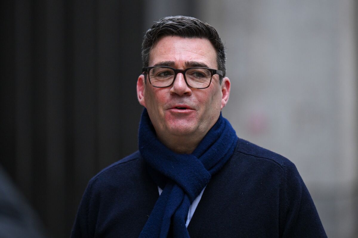 Starmer Rival Burnham Says His Gilt Market Comments Were Misunderstood