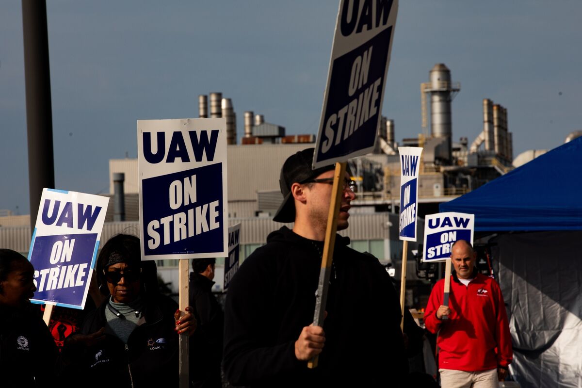 UAW Strike at GM, Ford, Stellantis Poised to Expand to More Plants