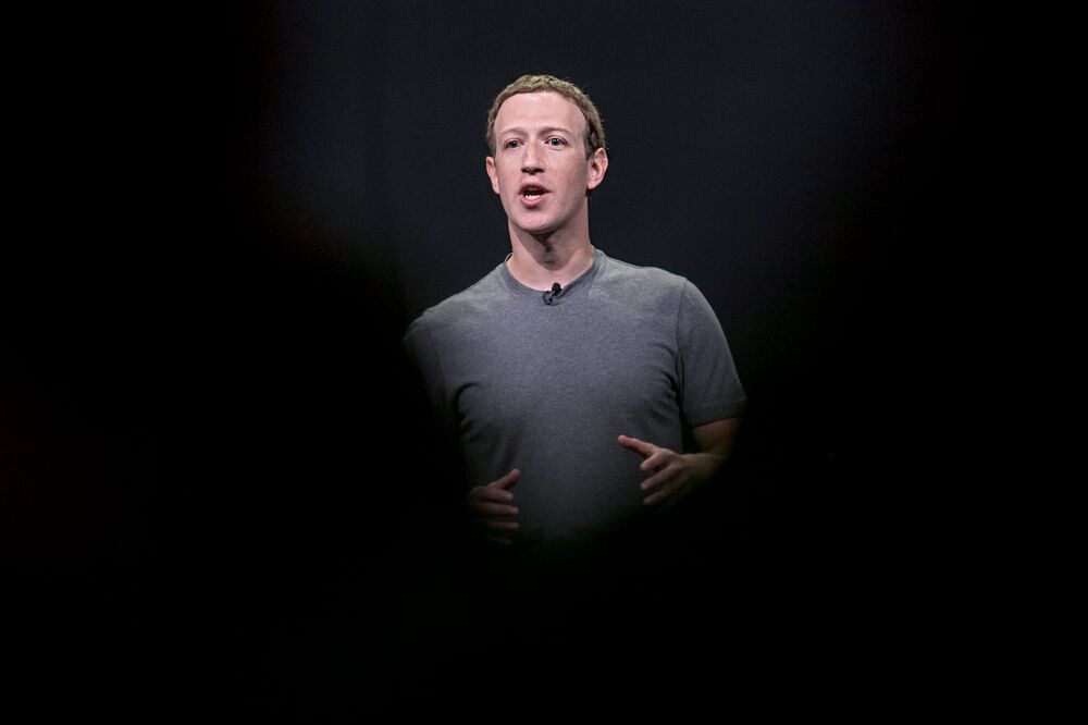 FBスキャンダル、ザッカーバーグ氏が業界内で孤立 - Bloomberg