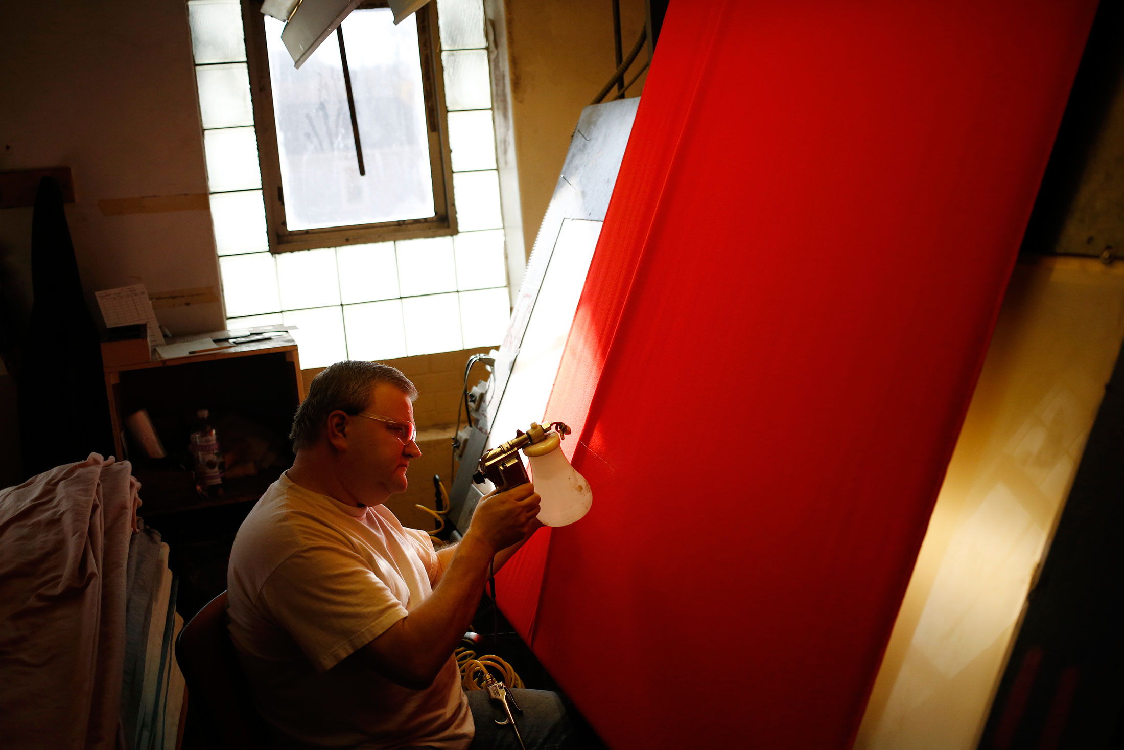 Inside Woolrich Woolen Mill How Blankets Are Made Bloomberg