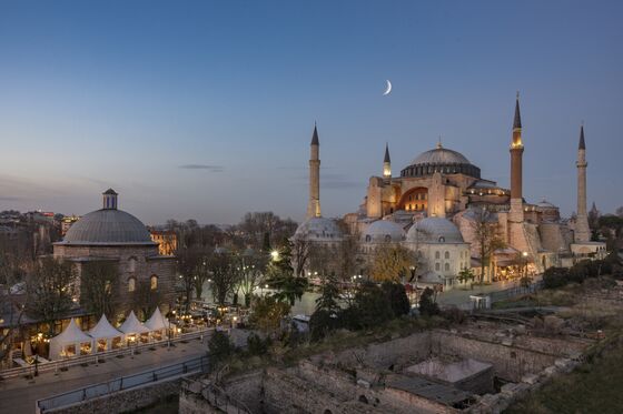 Erdogan Asserts Rebirth of an Islamic Turkey at Hagia Sophia