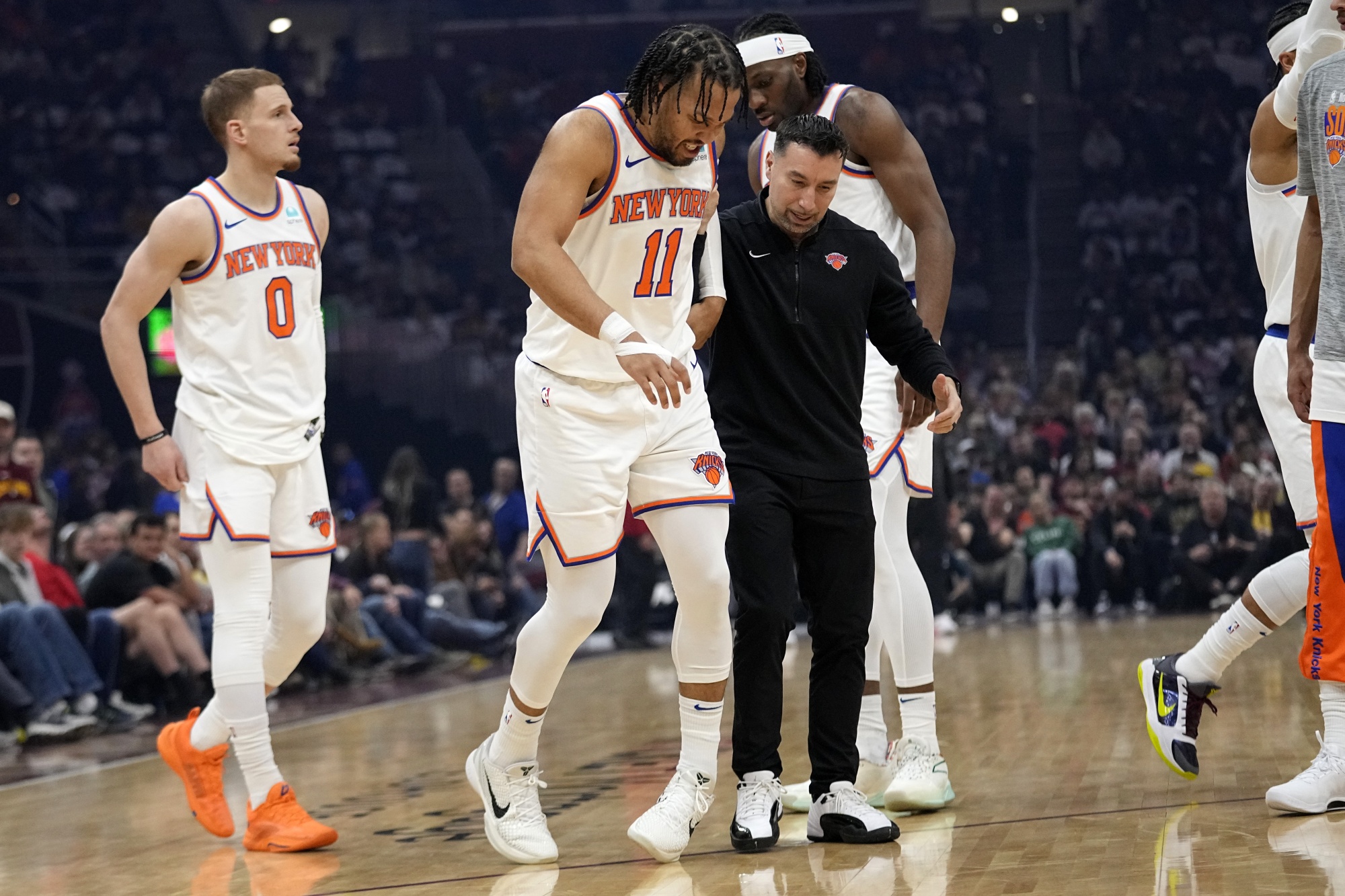 Knicks All-Star guard Jalen Brunson bruises left knee early in New York's  107-98 win over Cavaliers - Bloomberg