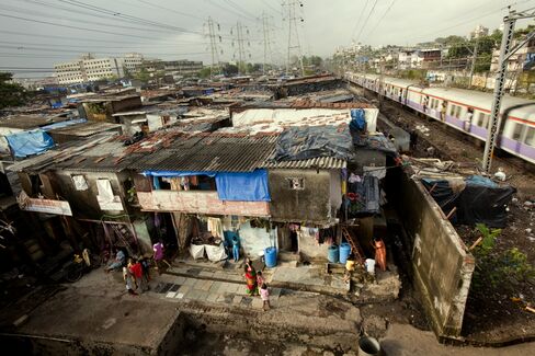 India Growth to Drop to Decade Low Amid High Inflation, IMF Says