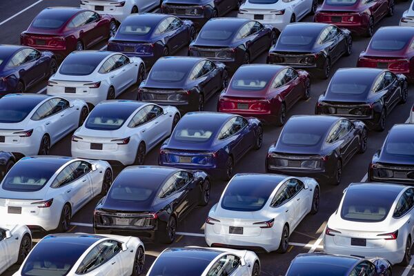 Samsung to Produce Tesla Chips in $16.5 Billion Multiyear Deal