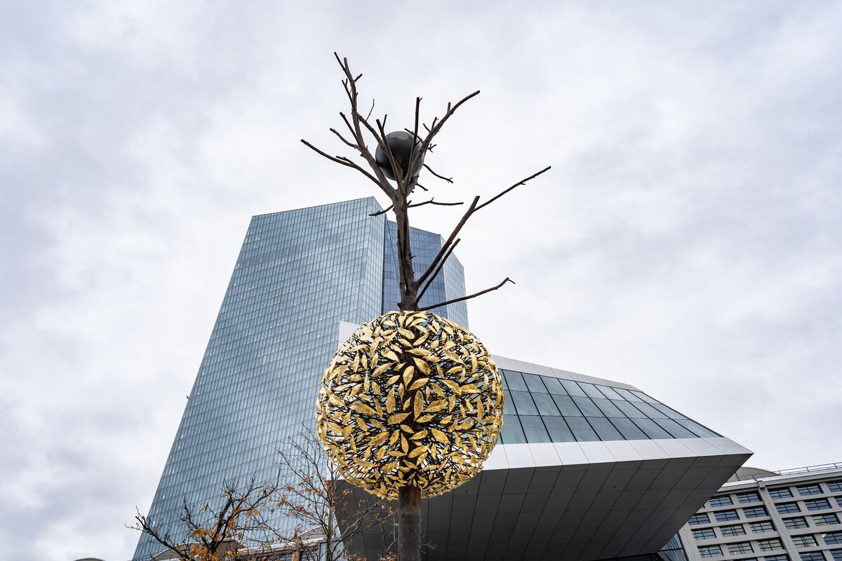 Ecb Slows Pace Of Pandemic Bond Buying Ahead Of Easter Break Bloomberg