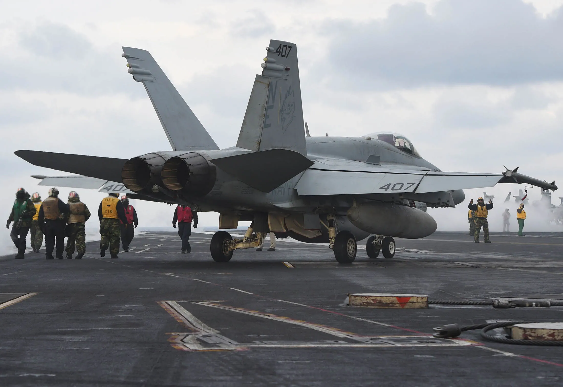1491875313_uss carl vinson jet