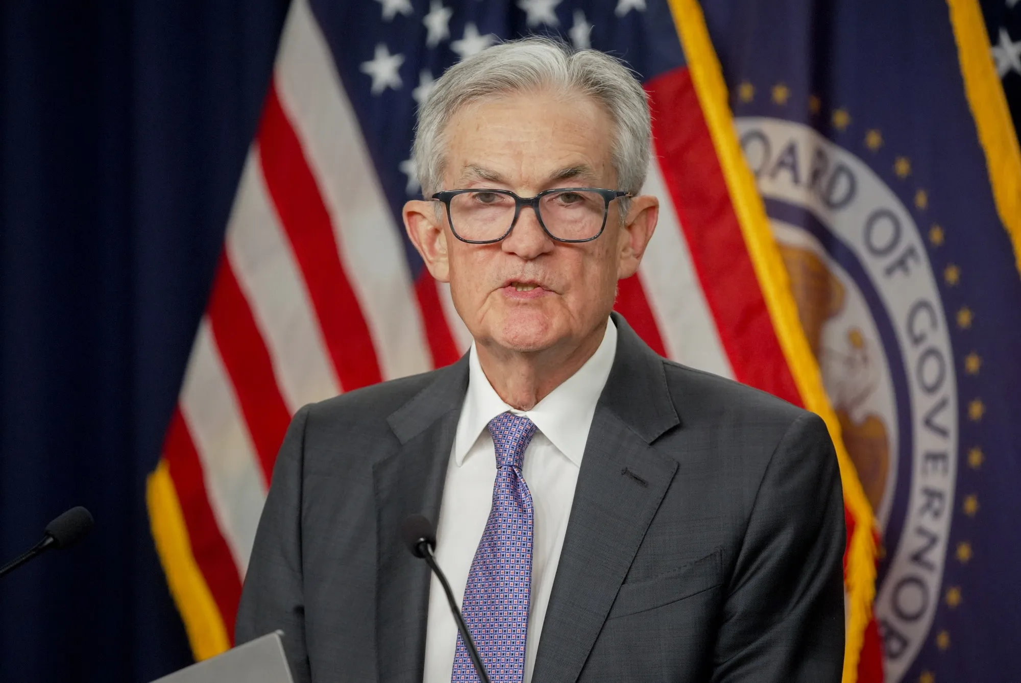 Fed-Zinsentscheid: Dritte Zinssenkung in Folge hat 3 Gegner, Ausblick  unsicher - Bloomberg