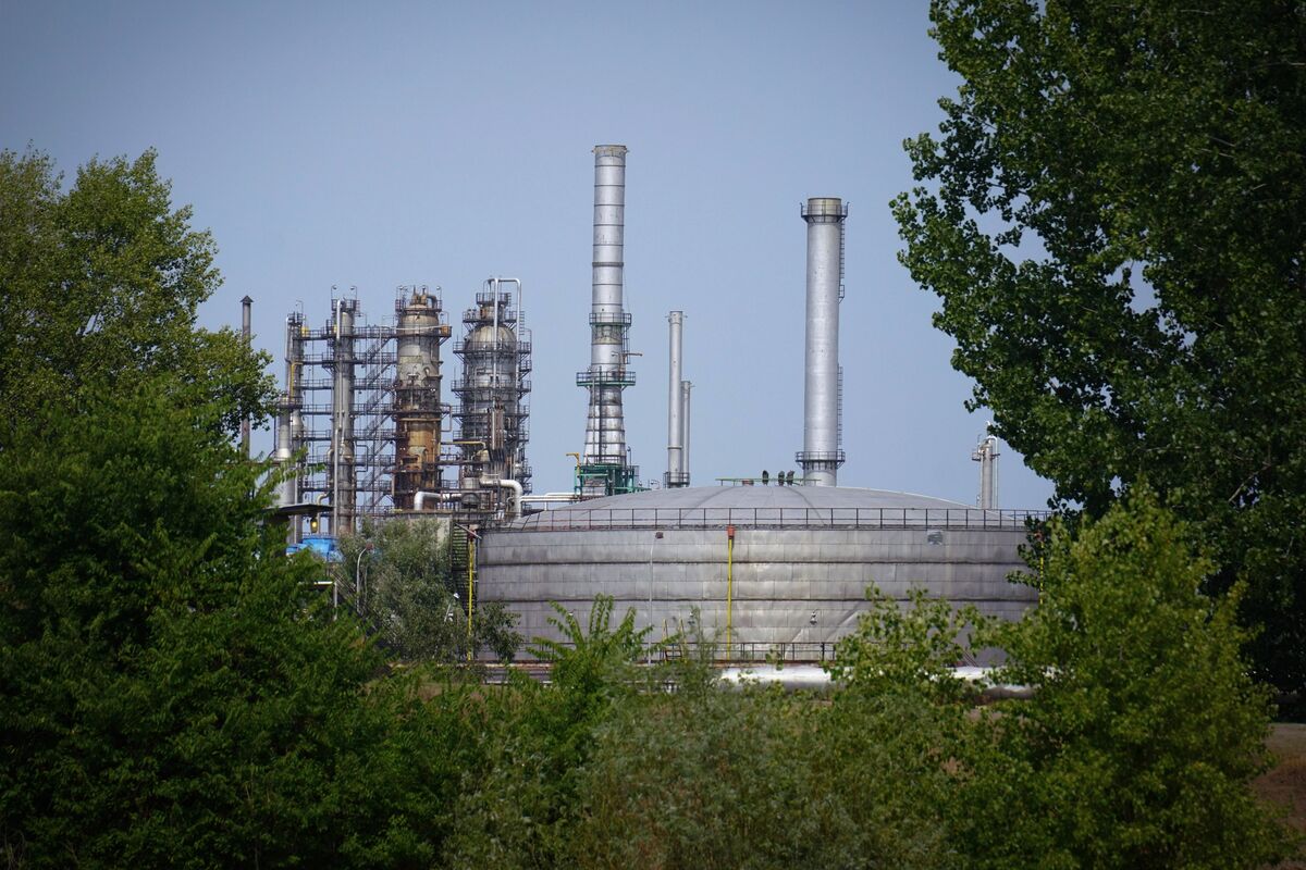 Orban in Serbia as Hungary Eyes Sanctioned Russia Refinery