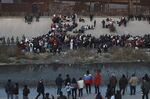 Migrants gather at a crossing into El Paso, Texas,&nbsp;seen from Ciudad Juarez, Mexico, on Dec. 20, 2022.&nbsp;