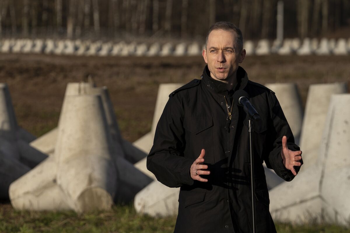 Poland Considers Ban on Chinese-Made Cars Entering Its Military Bases