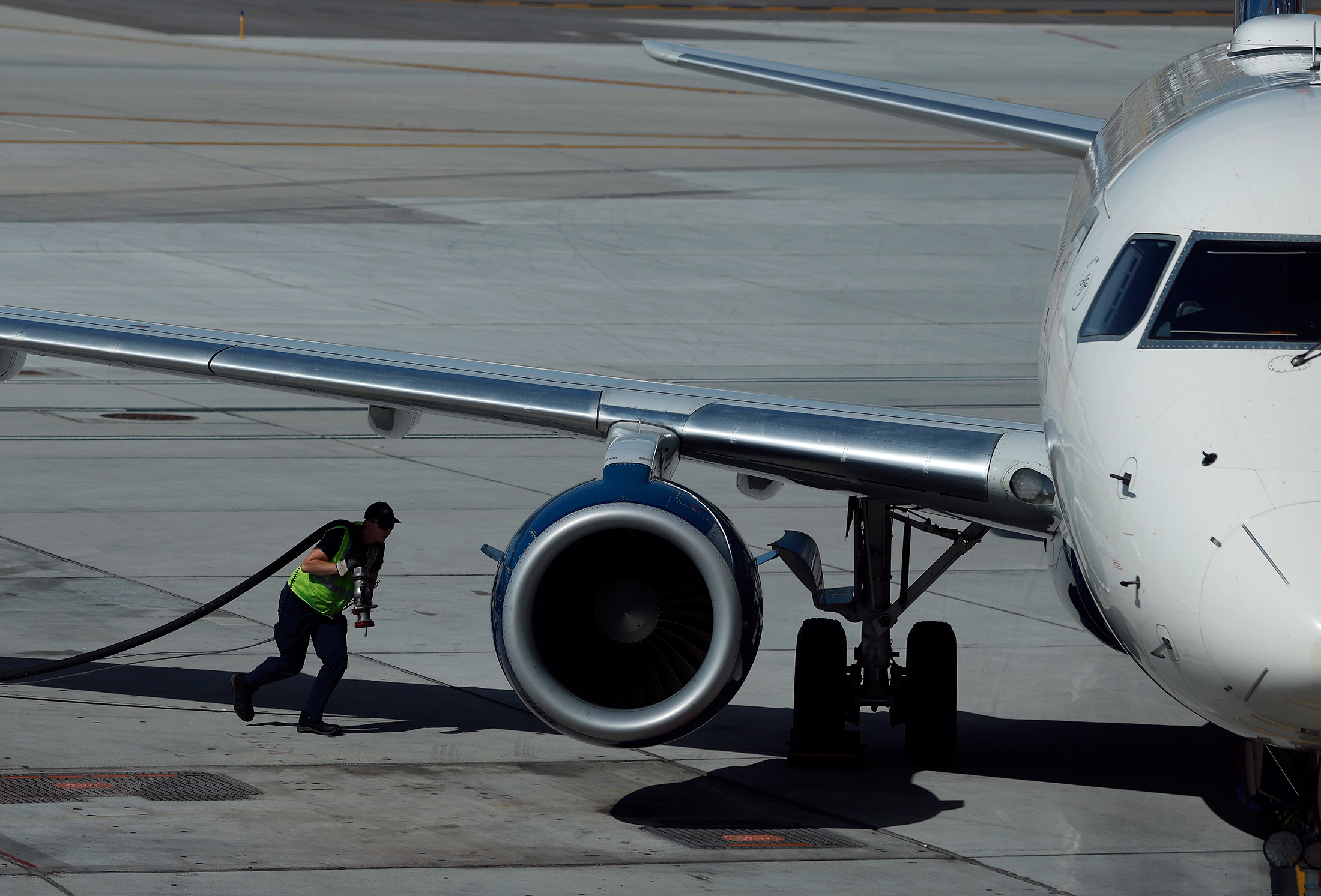 SALT LAKE CITY, UTAH - APRIL 09: A worker fuels a Delta Airlines plane at Salt Lake City International Airport on April 09, 2026 in Salt Lake City, Utah. As fuel prices continue to rise amid war in Iran, airlines around the world are canceling flights and scaling back routes due to jet fuel shortages and surging prices that are straining operations and driving up costs. Photographer: Justin Sullivan/Getty Images
