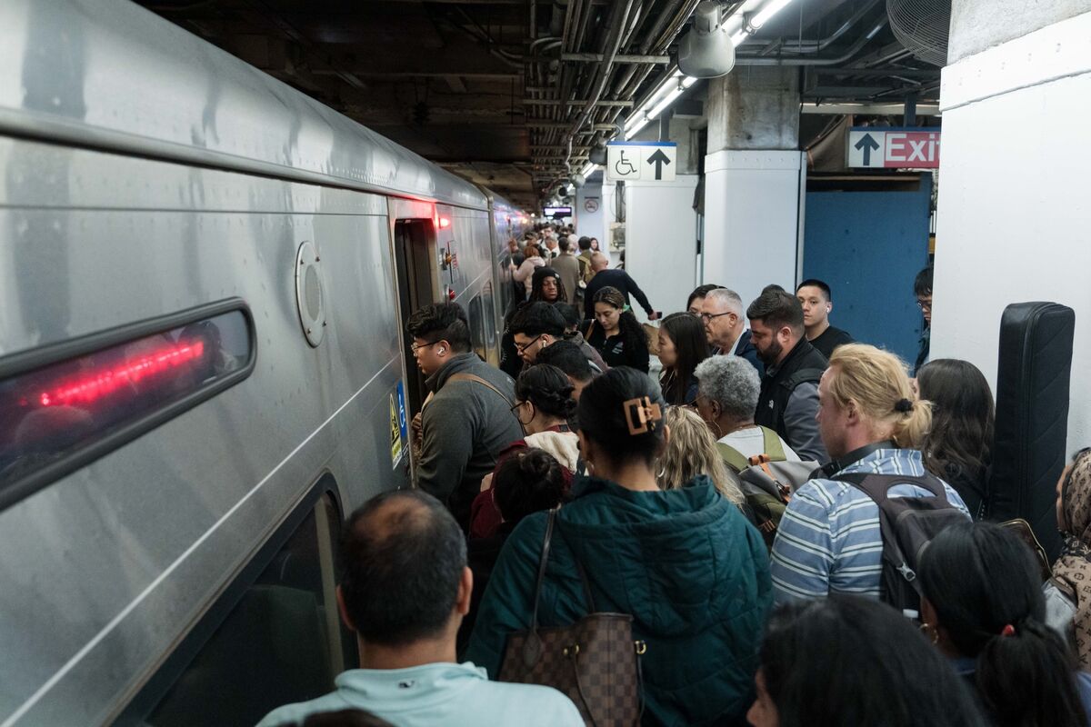 LIRR Ridership Exceeds Pre-Covid Levels in Month of Knicks Win
