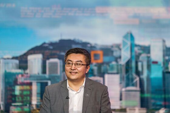 Chinese EV Maker XPeng Ends Flat in Hong Kong Trading Debut