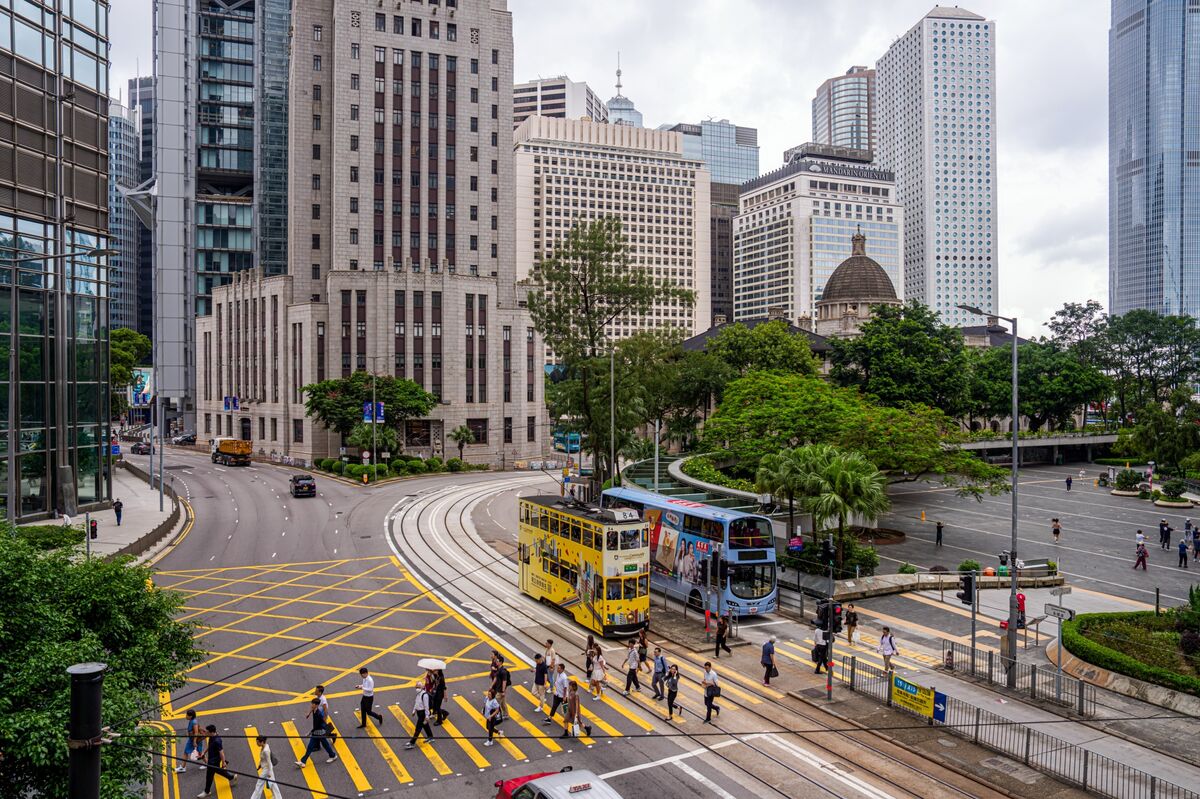 Hong Kong Fund Managers Set for Pay Bump in New Ta