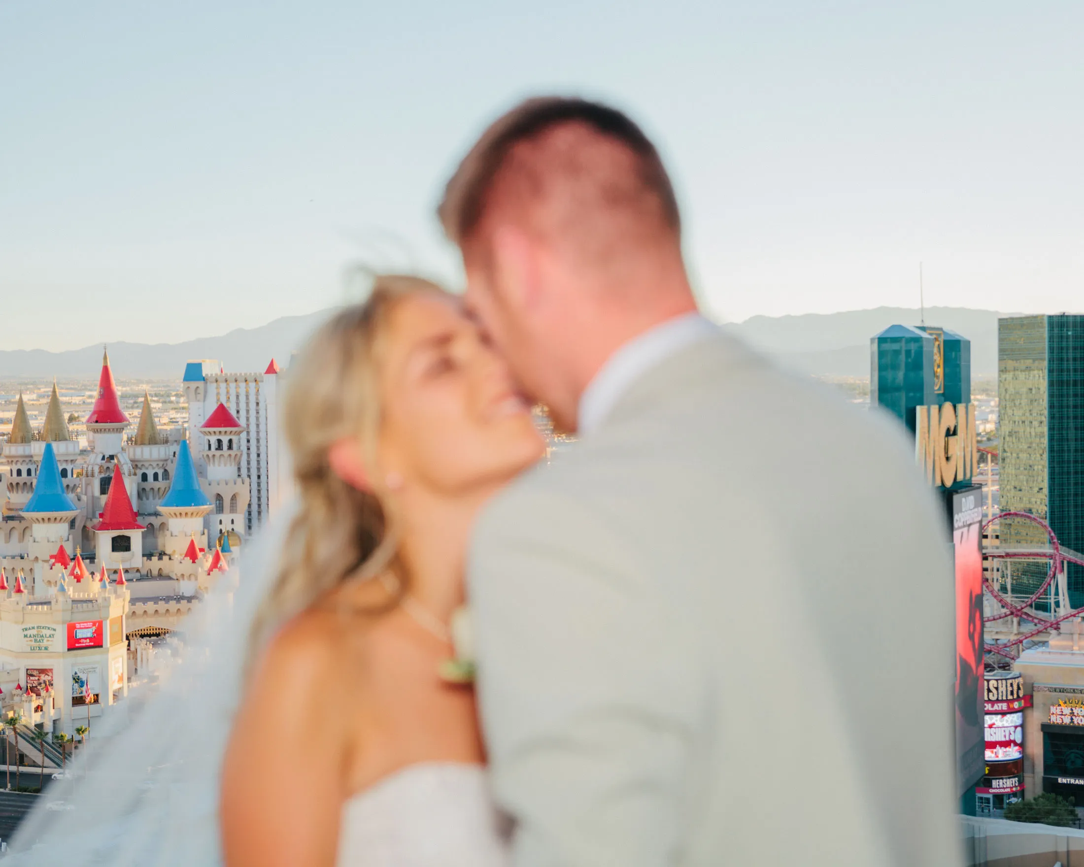 The Decline of Marriage Is Hitting Vegas Hard - Bloomberg, image size:2200x1760