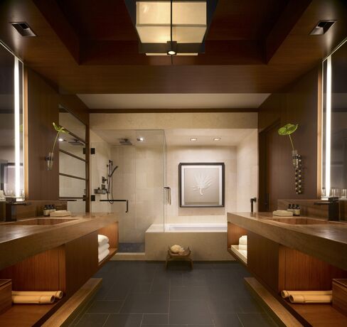 Suite bathroom.