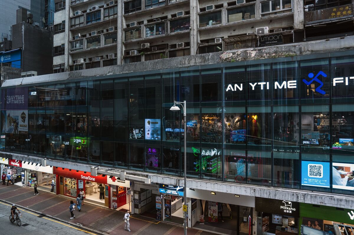Hong Kong Property Losses Hit PE Funds After $17 Billion Rush