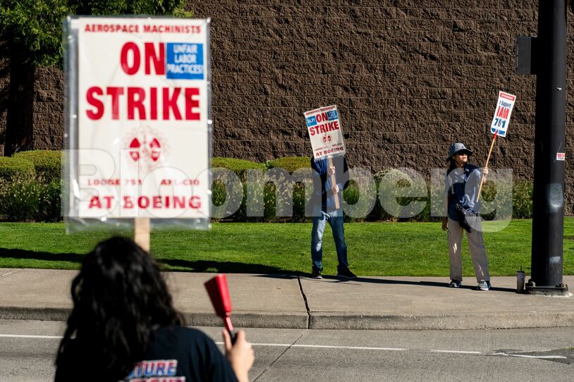 Boeing Union Says Talks Halted On Pensions And Pay Demands