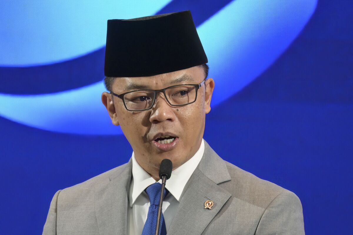 Indonesia Rules Out Levies for Malacca Strait Ship Transits