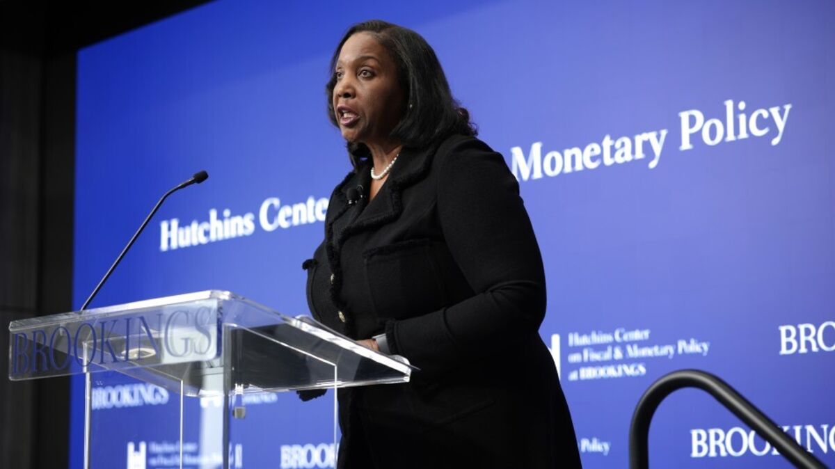 Fed's Cook Sees Labor Risks Outweighing Inflation