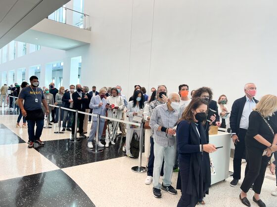 Unfazed Collectors Drive Strong Sales on Art Basel Miami’s First Day