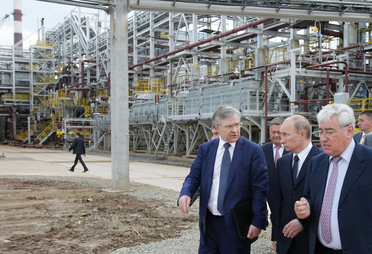 Ukraine Claims New Strike on Major Russia Oil-Export Refinery