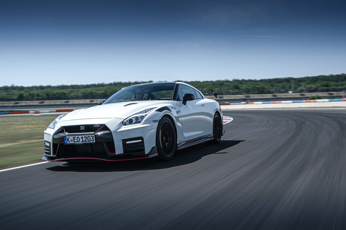 Nissan Gt R Nismo Edition Review Not Worth 212 000 Bloomberg