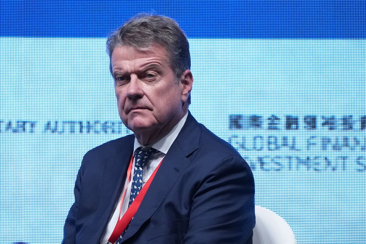 UBS Chair Warns Switzerland Losing Edge, Insurance Systemic Risk