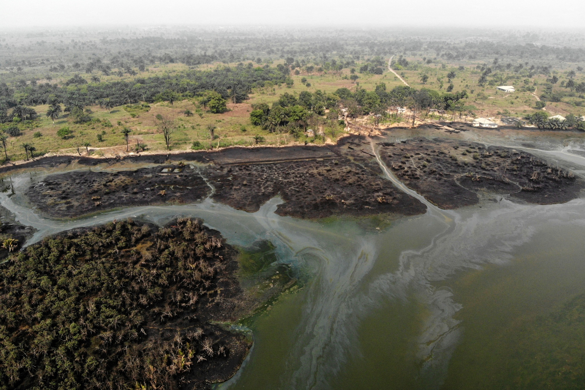 Shell Is Back in Court for Nigeria Oil Spills Liability Ruling - Bloomberg