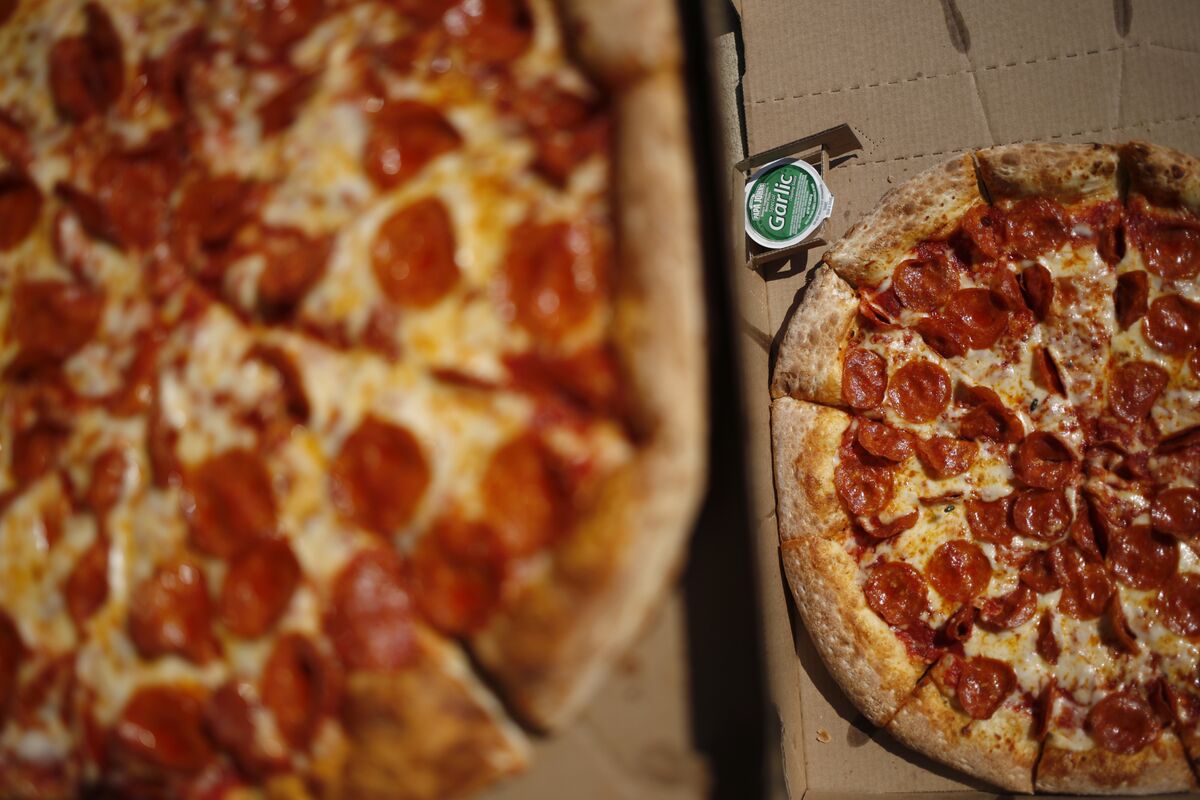 Papa John’s Cuts Outlook as Diners Continue Pull Back From Pizza