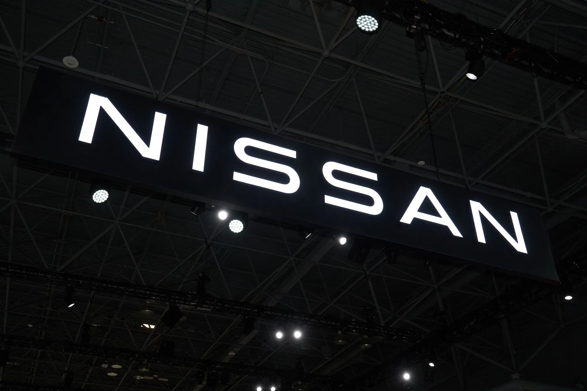 日産のロゴ