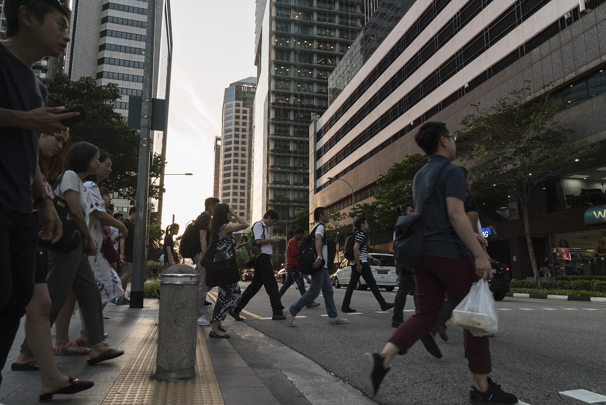 Singapore's $520 Billion Market Looks Past Recession Risk - Bloomberg