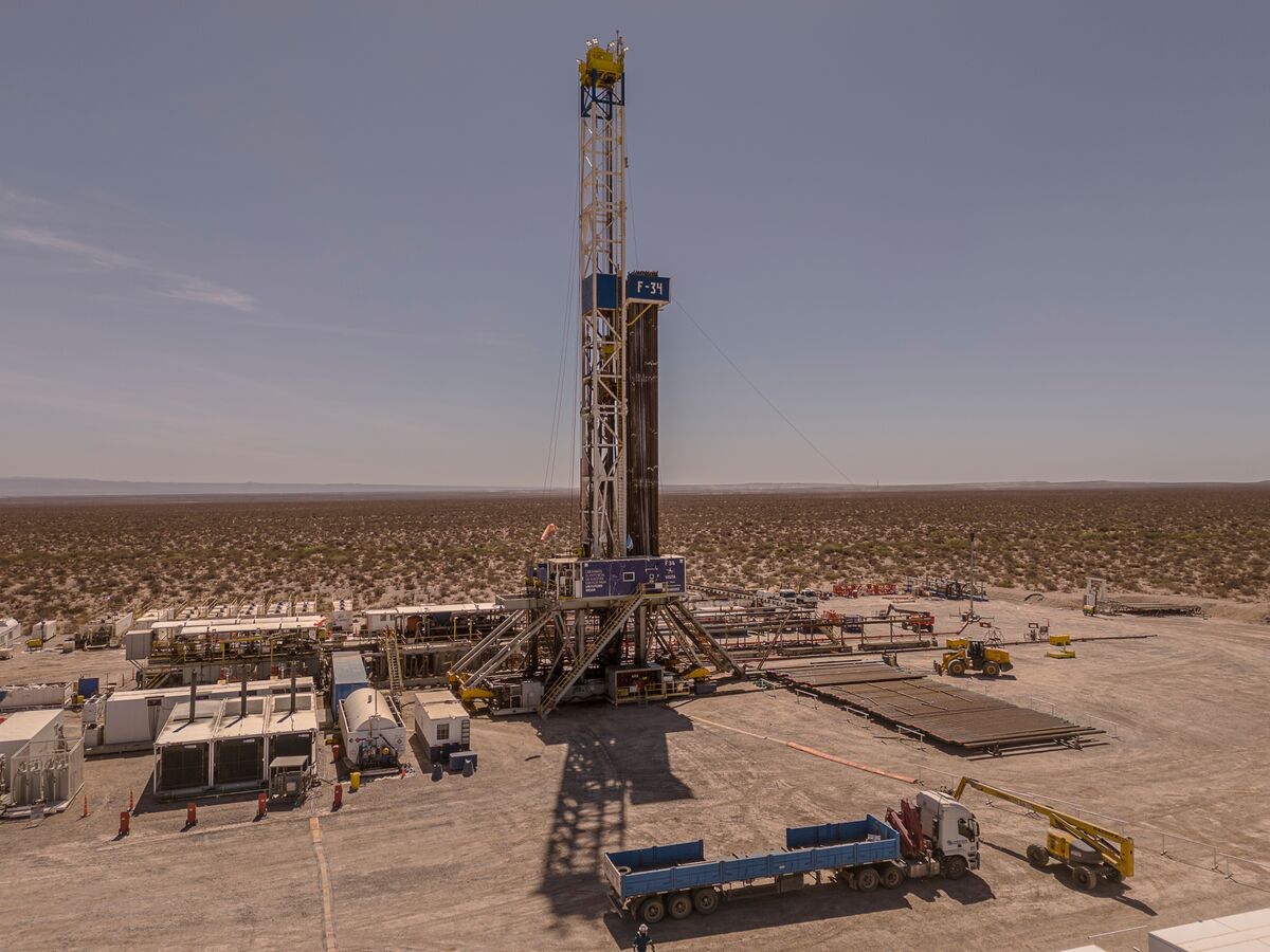 Milei Incentives Set to Boost $12 Billion Vaca Muerta Oil Field