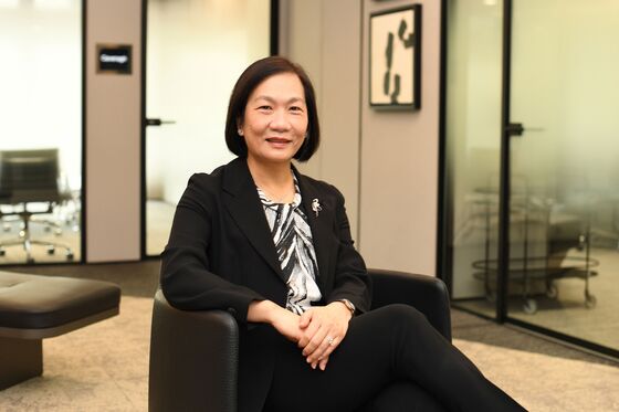 OCBC’s Wong to Succeed Tsien as First Female Singapore Bank CEO