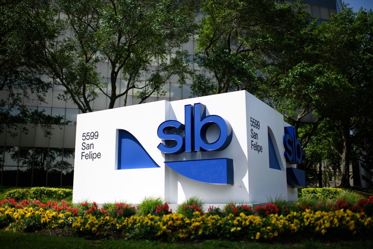 SLB Sees Growth Broadening Beyond Mideast as Recovery Takes Time