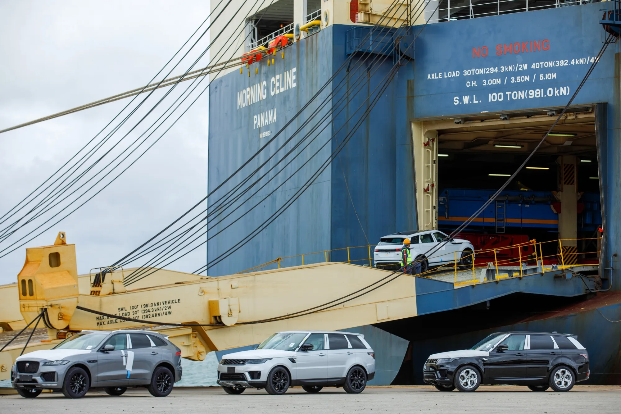 New Land Rover SUV’s&nbsp;are loaded for export&nbsp;at the Port of Southampton.