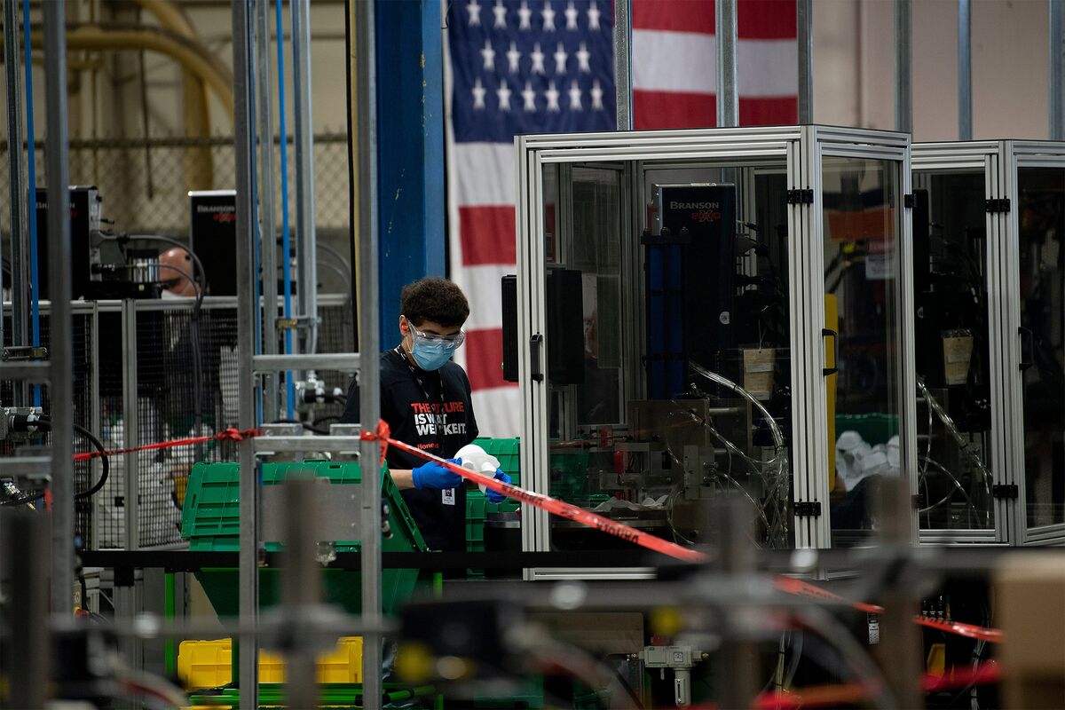 Honeywell CEO Jacks Up Wages, Expecting No Relief From Inflation