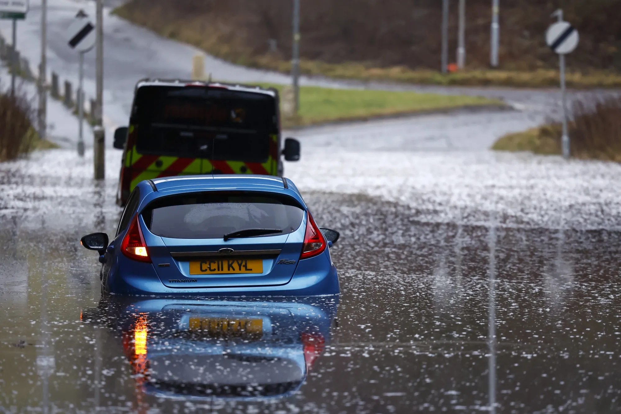 Thousands of Homes Left Without Power as Storm Gerrit Lashes UK - Bloomberg