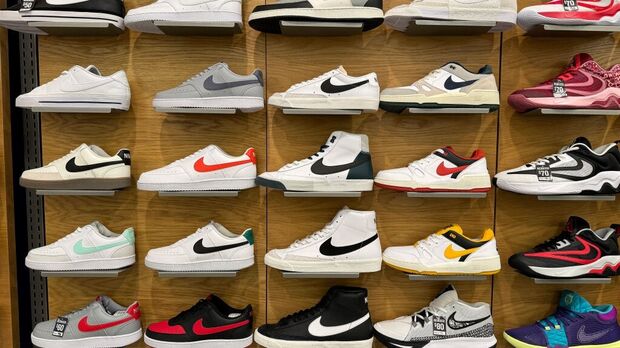 Nike NKE Posts Quarterly Sales That Miss Analyst Estimates Bloomberg