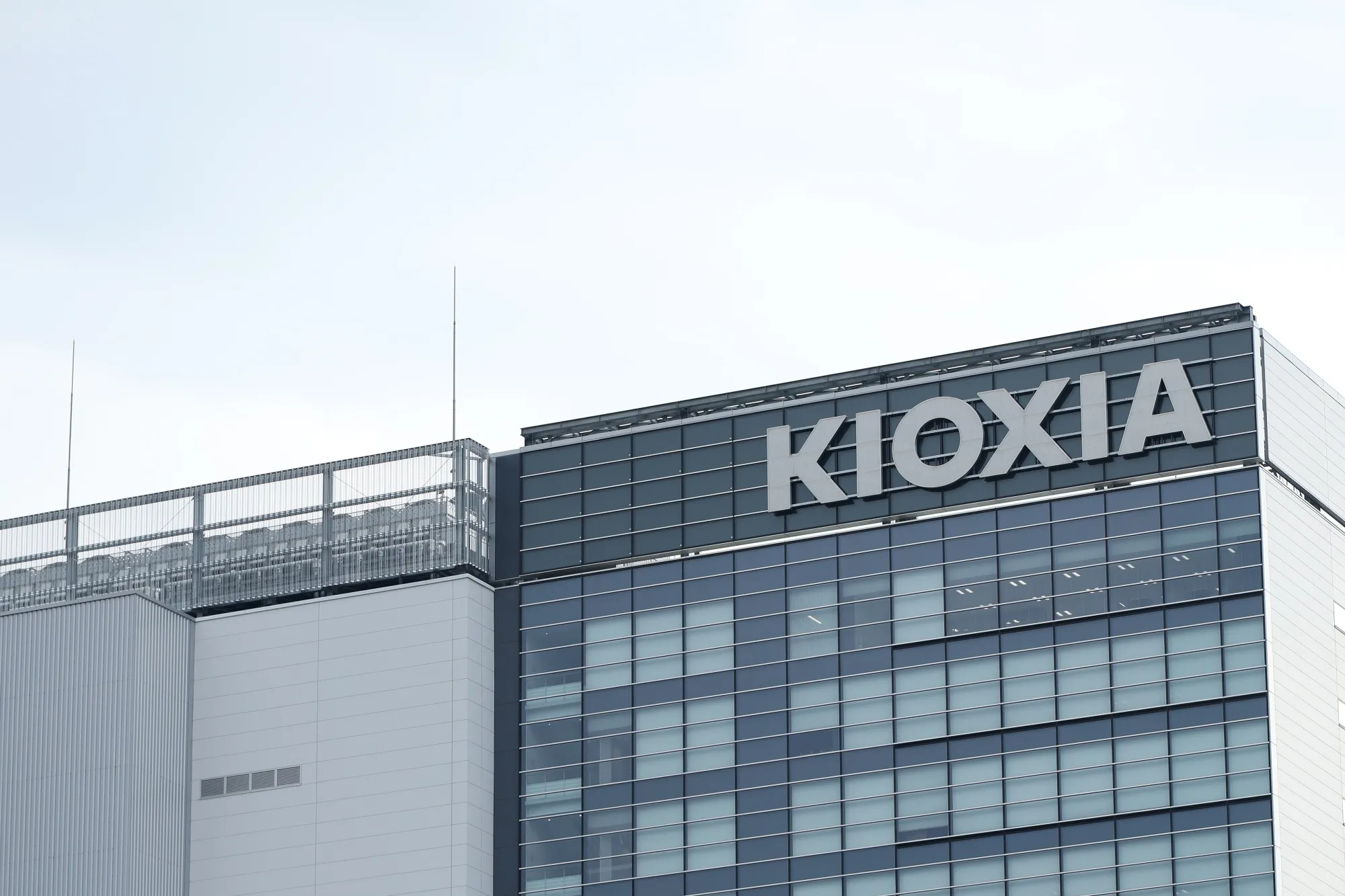 キオクシアHD株、最高値から1カ月弱で半値－時価総額31兆円消失