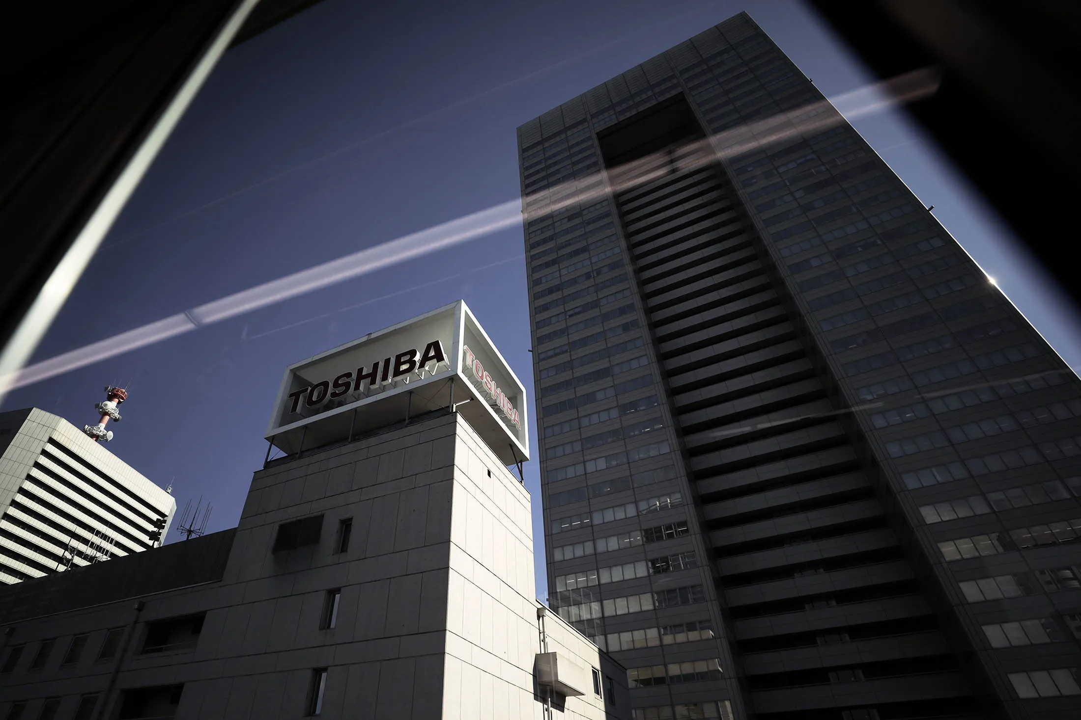 1485400318_toshiba lede