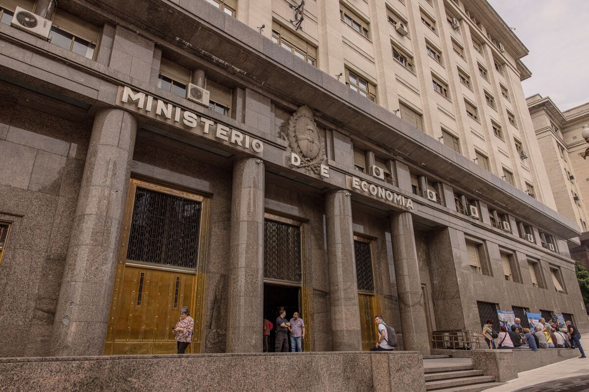 Milei to Intervene in FX as Election Jitters Roil Markets