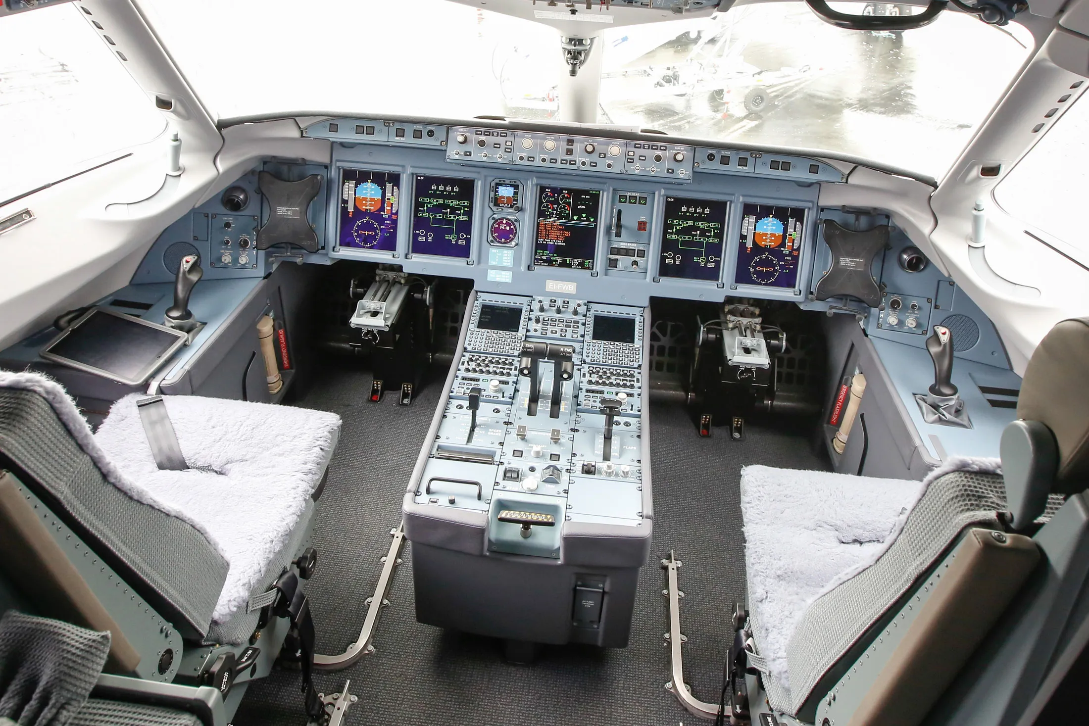 1476784614_COCKPIT