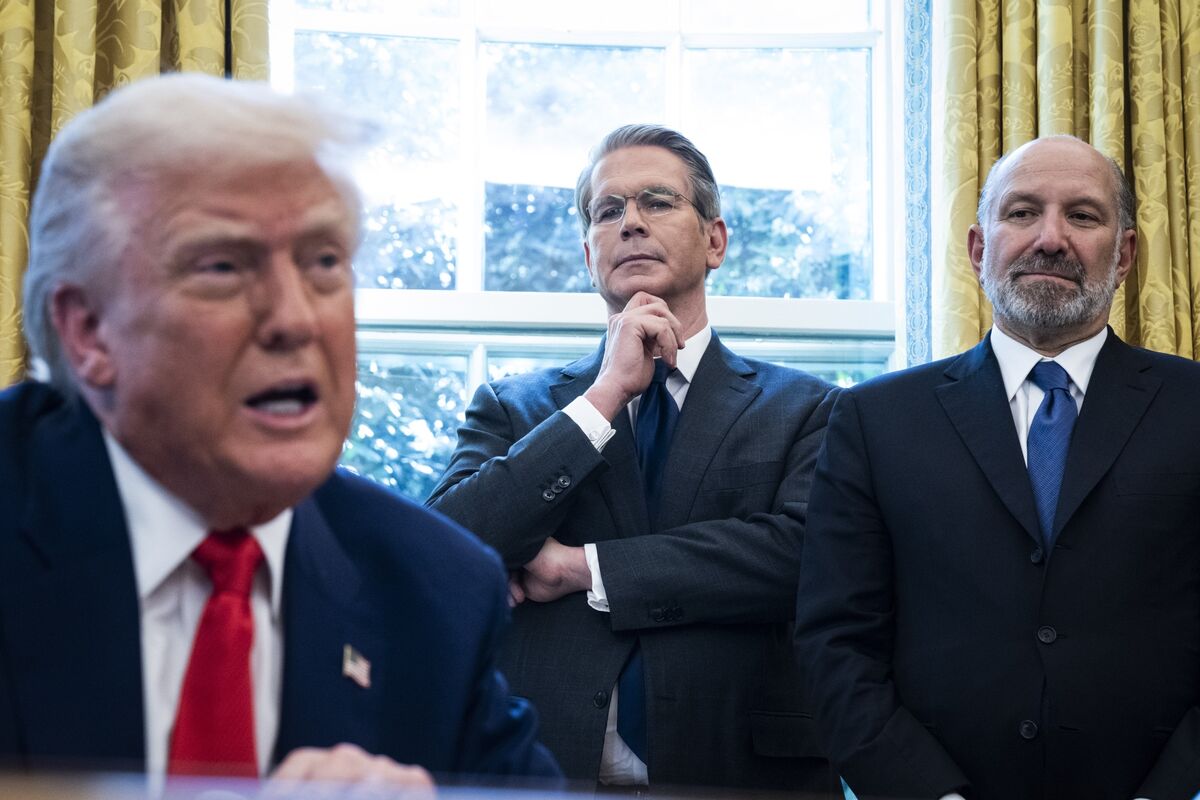 Chương trình nghị sự của Trump gây áp lực lên USD khi nợ công Mỹ đạt mức cao mới