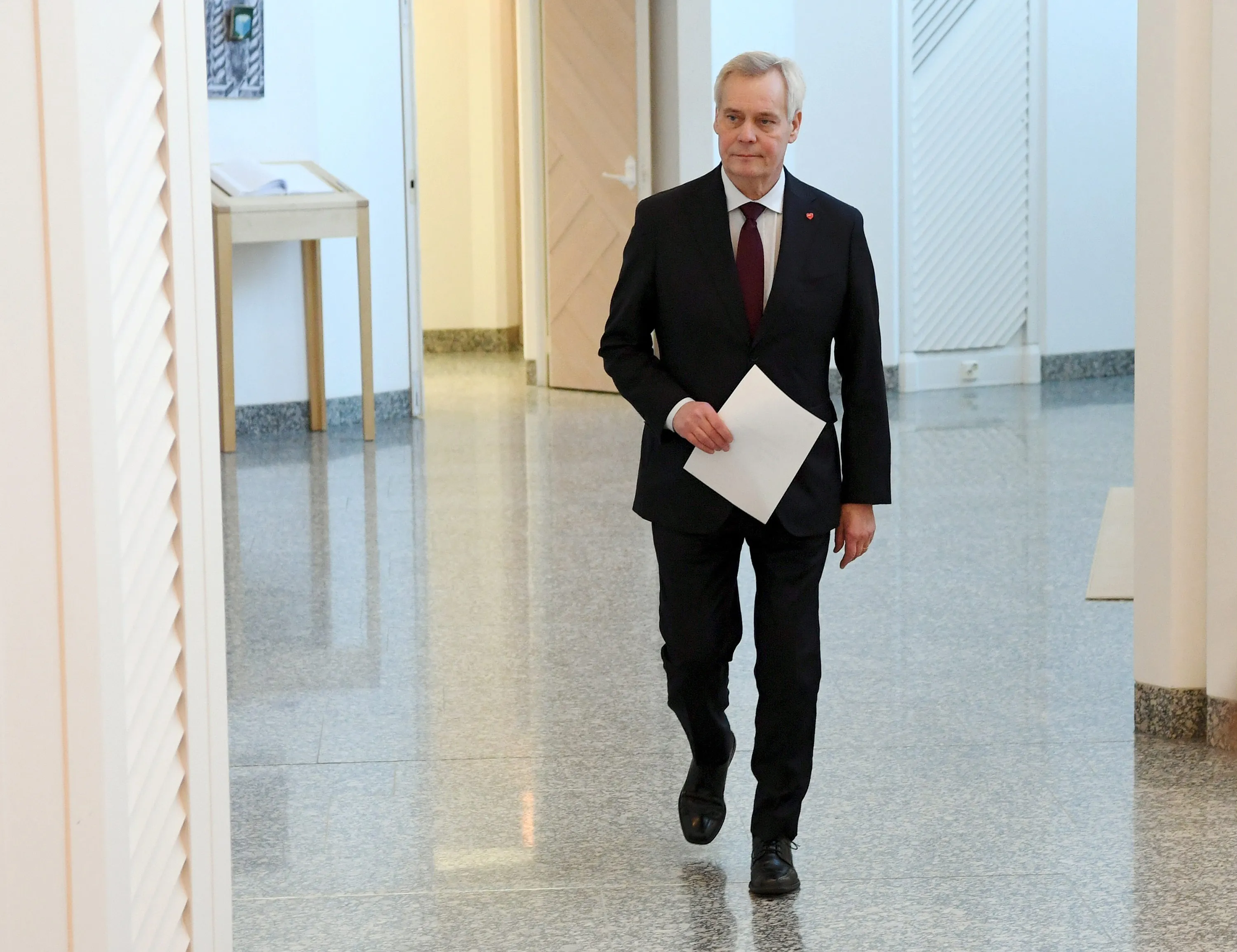 Antti Rinne arrives to hand over his resignation to the Finnish President in Helsinki on Dec. 3.