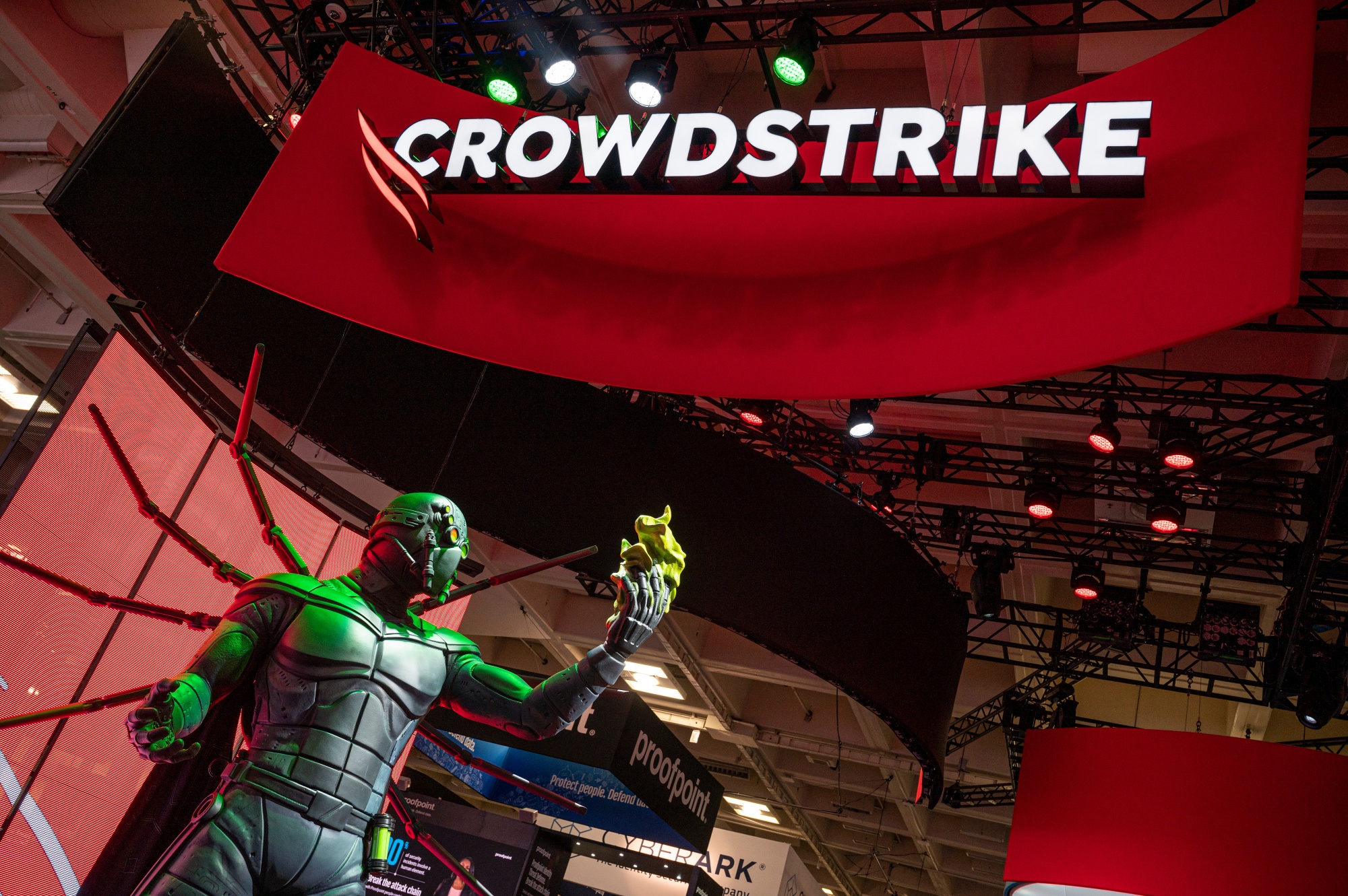 CrowdStrike Beats On Earnings Despite Cyber Industry Headwinds - Bloomberg