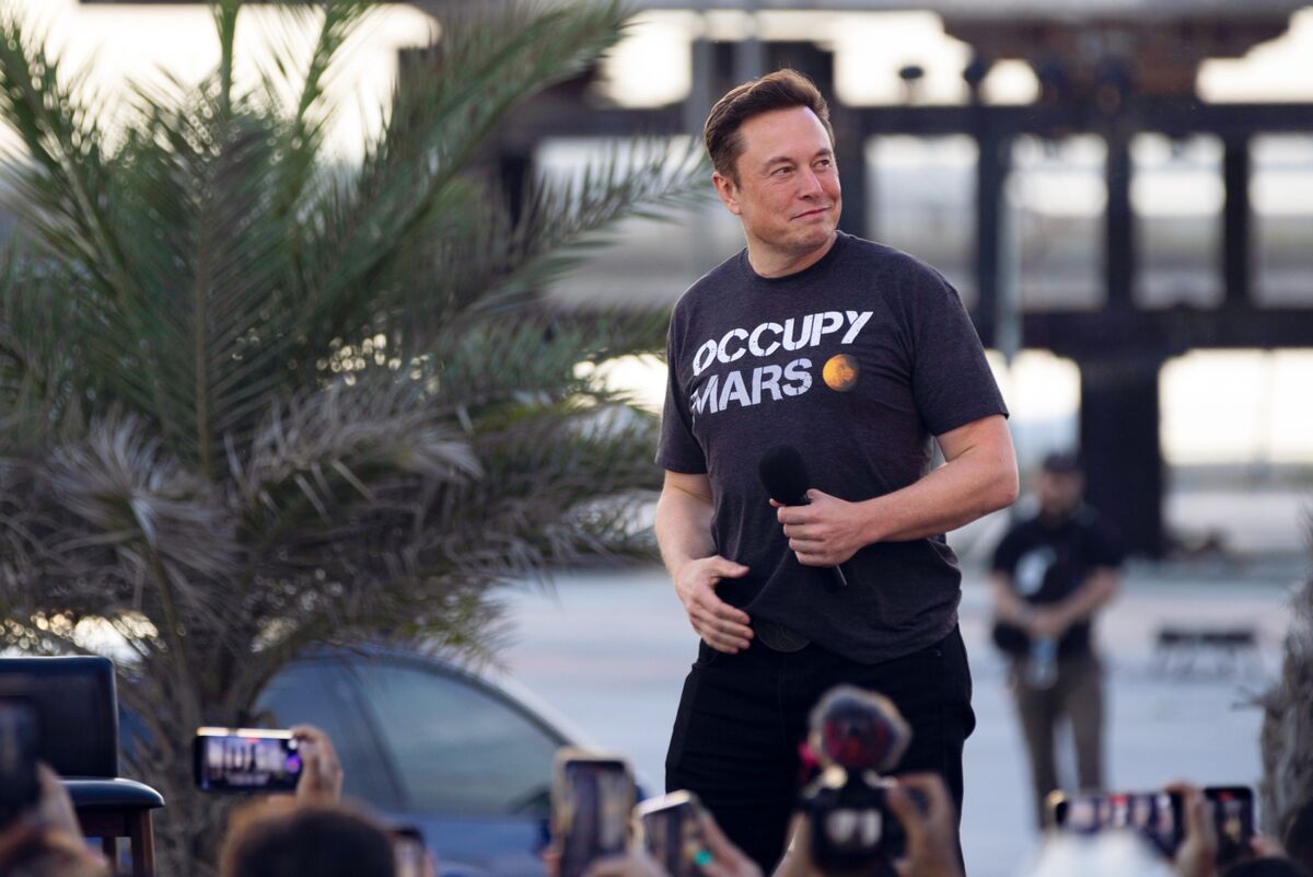 Tesla’s ‘Musk Premium’ in Focus With SpaceX IPO on the Horizon
