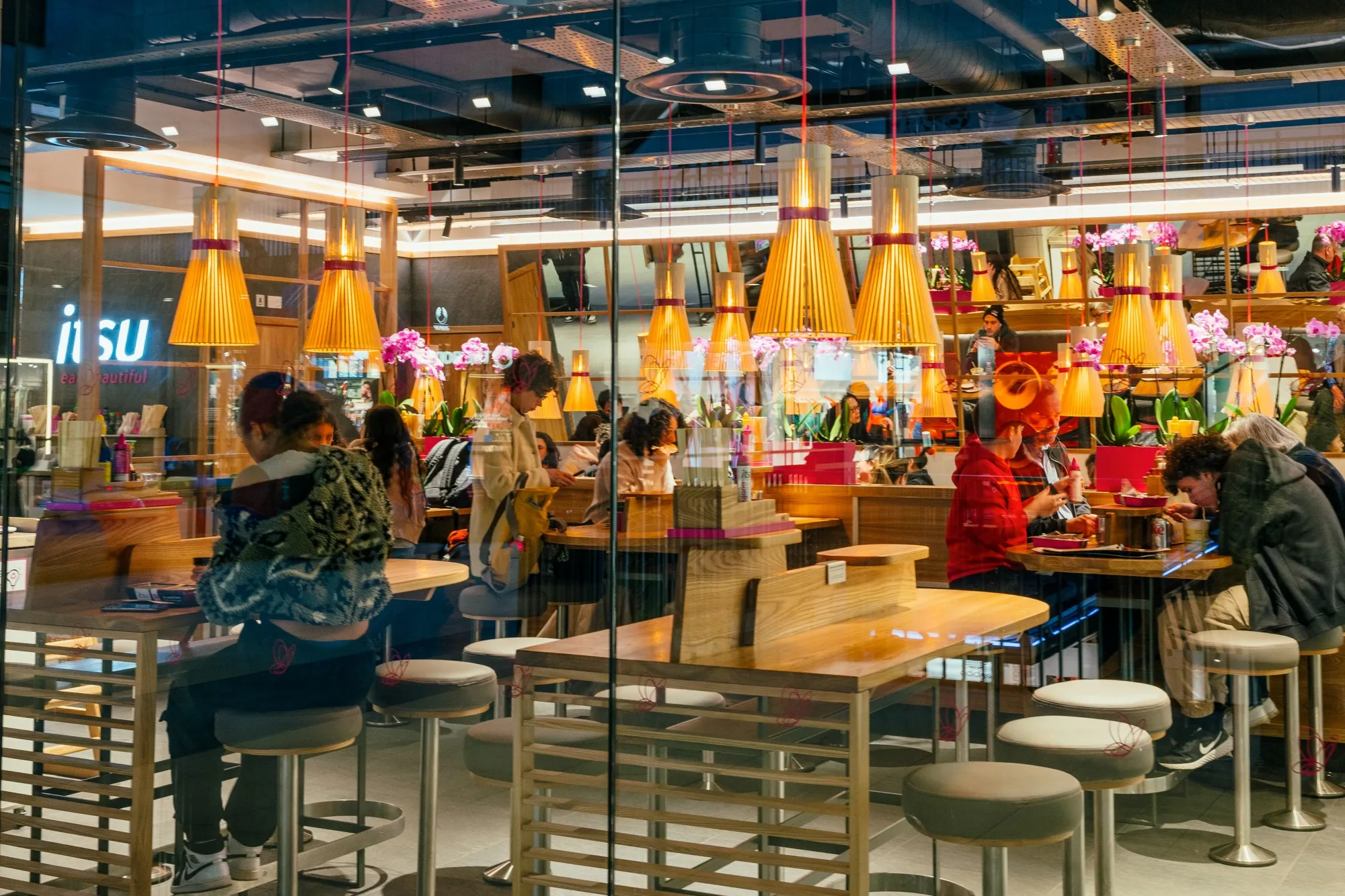 Julian Metcalfe says the current UK economy isn’t an obstacle to building up his Itsu fast-food chain.&nbsp;