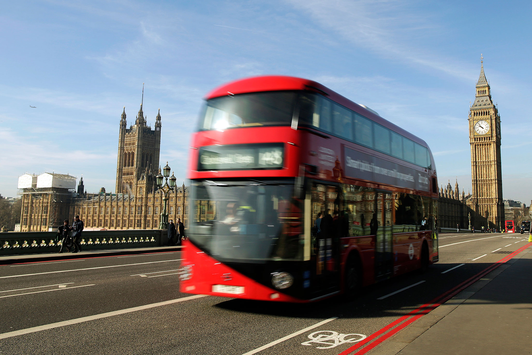 Современный лондон информатика. Дабл Деккер автобус. Красный автобус. Автобус двухэтажный. Автобус Лондон.